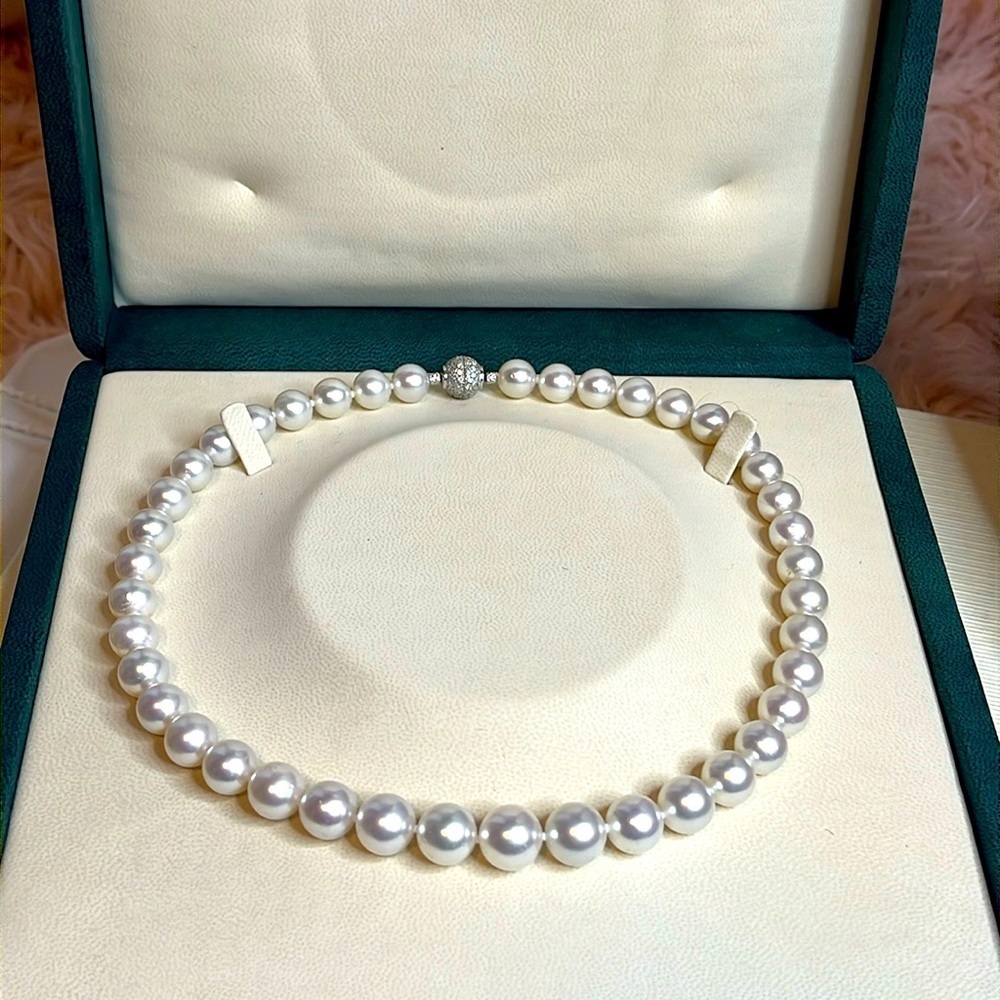 SOUTH SEA CULTURED PEARL NECKLACE 18k W/Diamonds